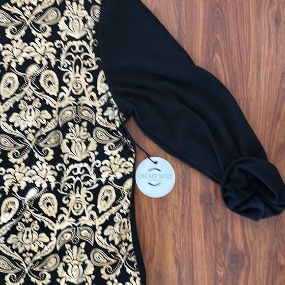 NWT Lucy Diamond black and gold oversized sweatshirt size small/medium - Picture 3 of 4